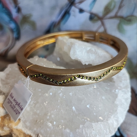 Lia Sophia Matte Brass Peridot Rhinestone August Birthstone Birthday Bracelet - Picture 7 of 7